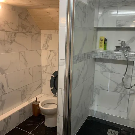 Independant Avec Terrasse Au Bord De La Riviere, Jardin 8000m2, Piscine, Parking Gratuit Proche Disneyland *