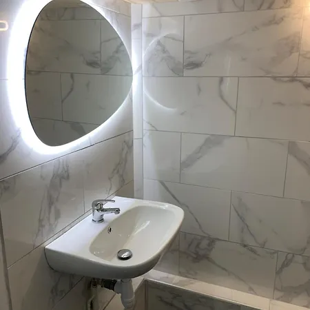 Independant Avec Terrasse Au Bord De La Riviere, Jardin 8000m2, Piscine, Parking Gratuit Proche Disneyland *