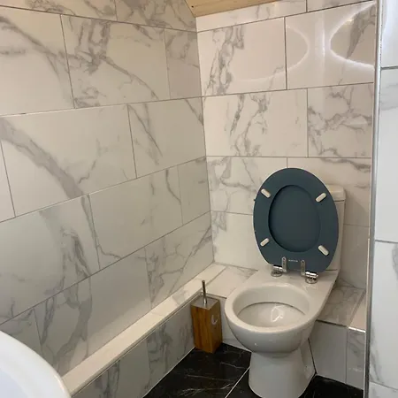 Independant Avec Terrasse Au Bord De La Riviere, Jardin 8000m2, Piscine, Parking Gratuit Proche Disneyland Apartment *