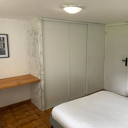 Apartment Independant Avec Terrasse Au Bord De La Riviere, Jardin 8000m2, Piscine, Parking Gratuit Proche Disneyland