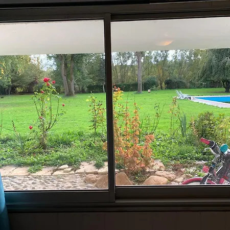 Independant Avec Terrasse Au Bord De La Riviere, Jardin 8000m2, Piscine, Parking Gratuit Proche Disneyland Apartment *