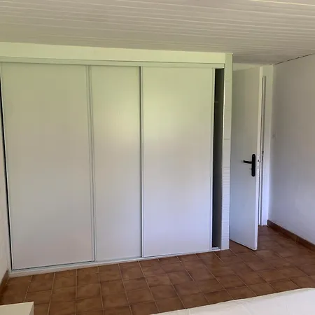 Independant Avec Terrasse Au Bord De La Riviere, Jardin 8000m2, Piscine, Parking Gratuit Proche Disneyland Isles-les-Villenoy