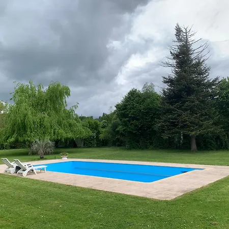Independant Avec Terrasse Au Bord De La Riviere, Jardin 8000m2, Piscine, Parking Gratuit Proche Disneyland