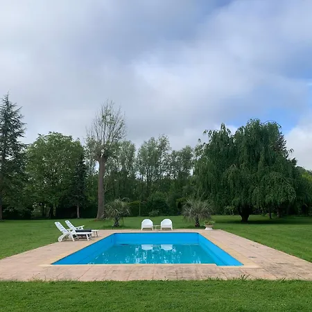 Apartment Independant Avec Terrasse Au Bord De La Riviere, Jardin 8000m2, Piscine, Parking Gratuit Proche Disneyland *