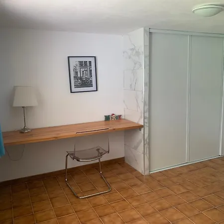 Independant Avec Terrasse Au Bord De La Riviere, Jardin 8000m2, Piscine, Parking Gratuit Proche Disneyland Apartment