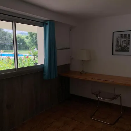 Independant Avec Terrasse Au Bord De La Riviere, Jardin 8000m2, Piscine, Parking Gratuit Proche Disneyland Apartment