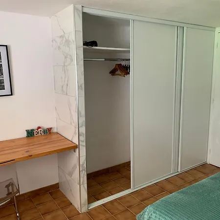 Apartment Independant Avec Terrasse Au Bord De La Riviere, Jardin 8000m2, Piscine, Parking Gratuit Proche Disneyland