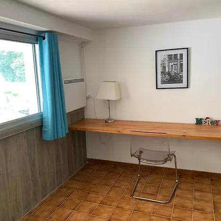 Independant Avec Terrasse Au Bord De La Riviere, Jardin 8000m2, Piscine, Parking Gratuit Proche Disneyland Isles-les-Villenoy