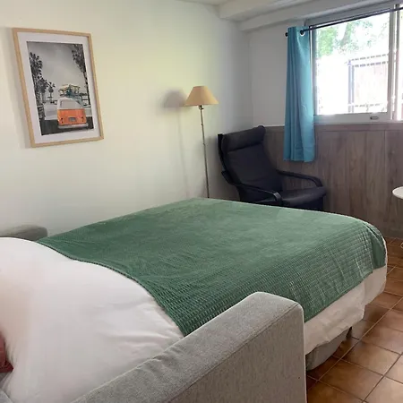 Independant Avec Terrasse Au Bord De La Riviere, Jardin 8000m2, Piscine, Parking Gratuit Proche Disneyland Apartment *
