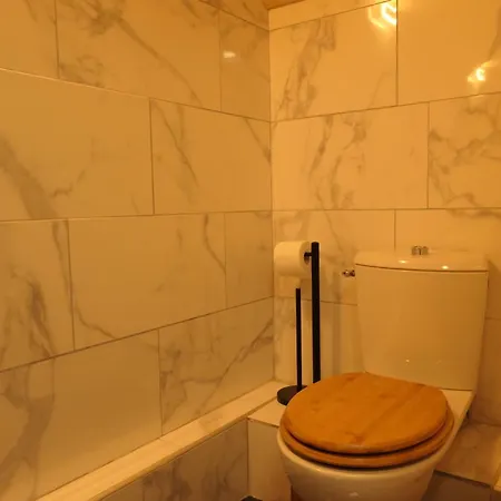 Apartment Independant Avec Terrasse Au Bord De La Riviere, Jardin 8000m2, Piscine, Parking Gratuit Proche Disneyland