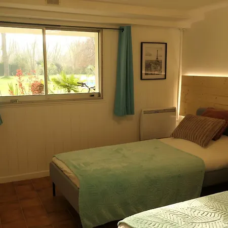 Independant Avec Terrasse Au Bord De La Riviere, Jardin 8000m2, Piscine, Parking Gratuit Proche Disneyland