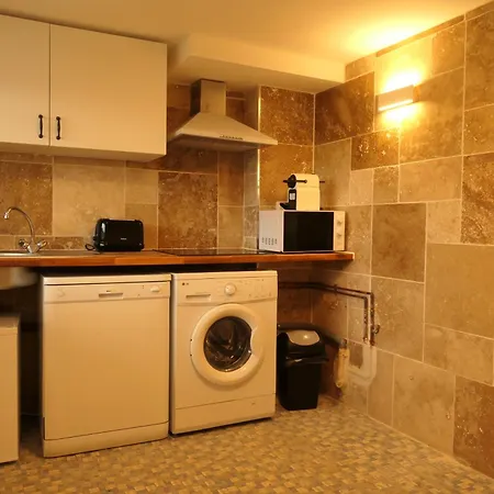 Independant Avec Terrasse Au Bord De La Riviere, Jardin 8000m2, Piscine, Parking Gratuit Proche Disneyland Apartment Isles-les-Villenoy