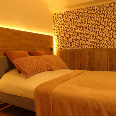 Apartment Independant Avec Terrasse Au Bord De La Riviere, Jardin 8000m2, Piscine, Parking Gratuit Proche Disneyland