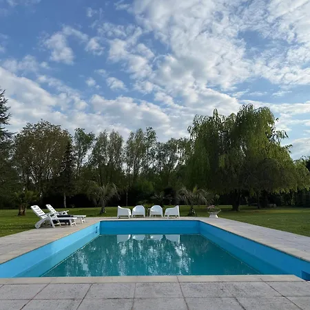 Independant Avec Terrasse Au Bord De La Riviere, Jardin 8000m2, Piscine, Parking Gratuit Proche Disneyland Isles-les-Villenoy