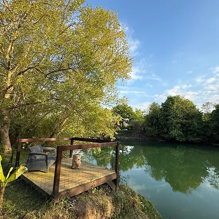 Independant Avec Terrasse Au Bord De La Riviere, Jardin 8000m2, Piscine, Parking Gratuit Proche Disneyland Apartment Isles-les-Villenoy